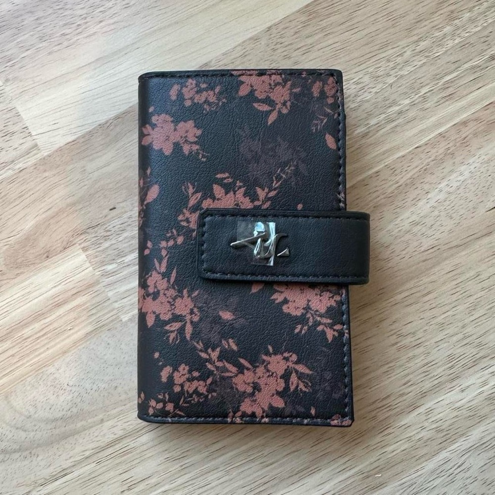 vera wang wallet with floral print